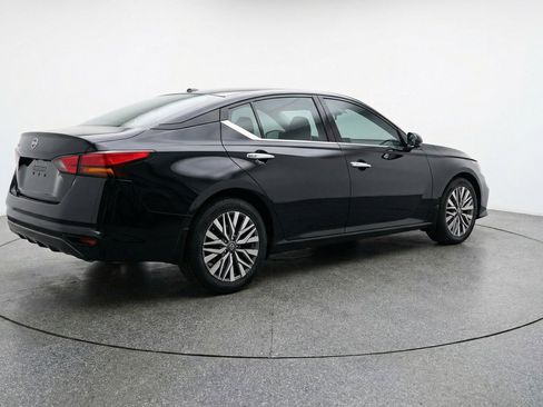 Used 2025 Nissan Altima 2.5 SV FWD image 9