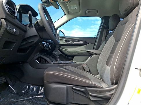 Used 2024 Chevrolet TrailBlazer LT FWD image 11
