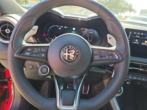 Used 2024 Alfa Romeo Tonale Veloce image 15