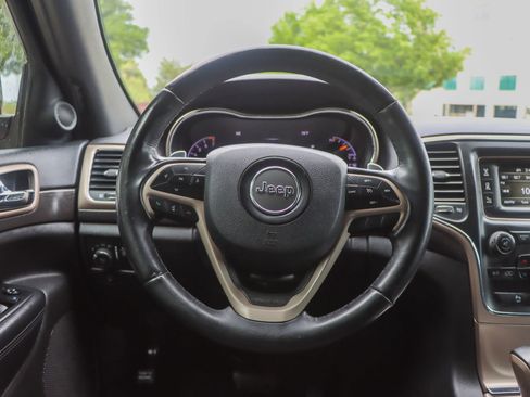 Used 2017 Jeep Grand Cherokee Laredo RWD image 26
