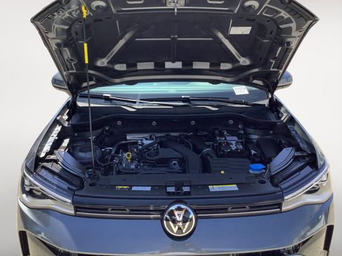 New 2025 Volkswagen Taos SE image 11