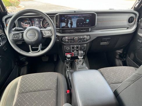 Used 2026 Jeep Gladiator Mojave AWD/4WD image 9