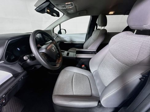 Certified 2026 Toyota Sienna LE AWD/4WD image 11