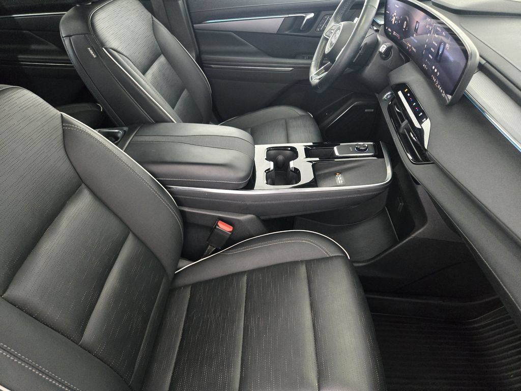 Used 2025 Buick Enclave Sport Touring w/ Power Package FWD image 16