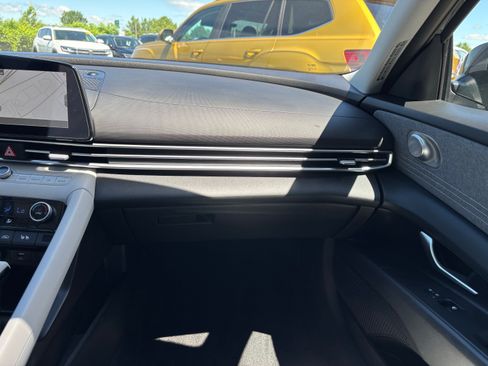 Used 2024 Hyundai Elantra Limited FWD image 29