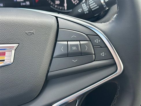 New 2025 Cadillac XT5 Luxury image 23