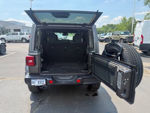 Used 2025 Jeep Wrangler Unlimited Sahara AWD/4WD image 47
