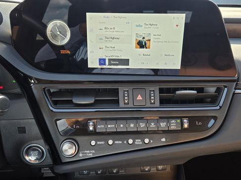 Certified 2025 Lexus ES 350 w/ Premium Package image 18