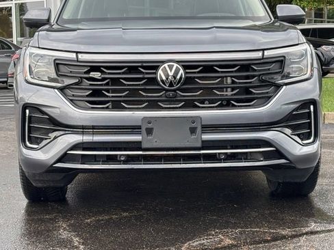 Used 2024 Volkswagen Atlas SEL Premium R-Line AWD/4WD image 2