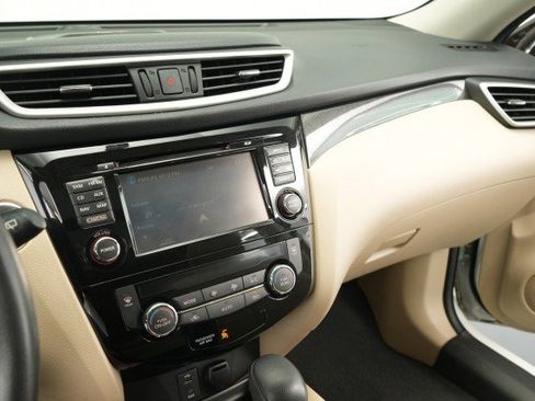 Used 2016 Nissan Rogue SL w/ SL Premium Package image 42