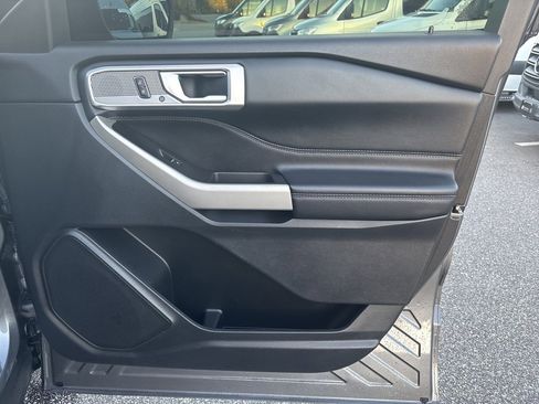 Used 2022 Ford Explorer Limited image 24