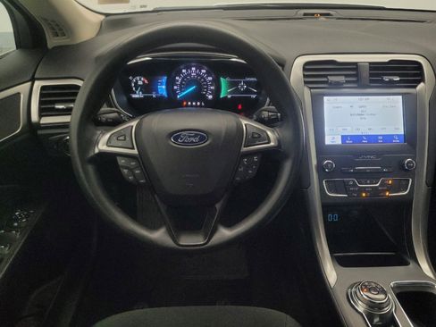 Used 2020 Ford Fusion SE FWD image 22