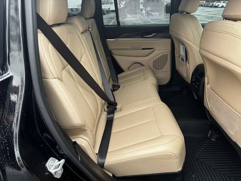 Certified 2025 Jeep Grand Cherokee Limited w/ Black Appearance Package image 16