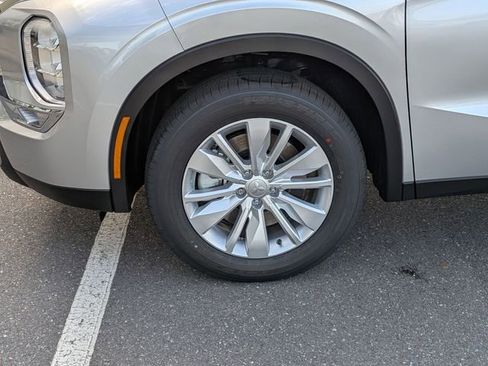 New 2026 Mitsubishi Outlander ES image 10