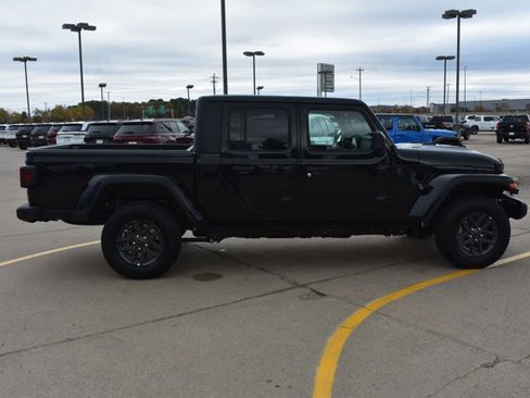 New 2026 Jeep Gladiator Sport image 4