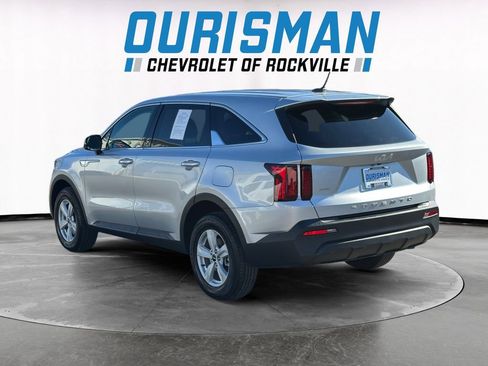 Used 2022 Kia Sorento LX image 4