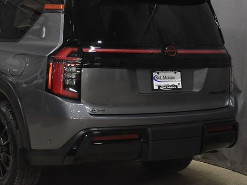 Used 2025 Nissan Armada PRO-4X image 9