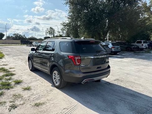 Used 2017 Ford Explorer XLT w/ Equipment Group 202A FWD image 3