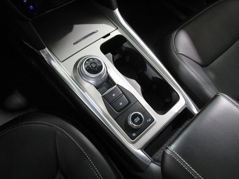 Certified 2022 Ford Explorer Limited w/ Equipment Group 301A image 16