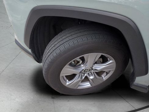 Used 2022 Toyota RAV4 XLE image 37