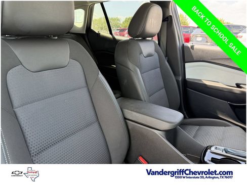 Used 2025 Chevrolet Trax LT w/ LT Convenience Package FWD image 23