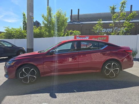 Used 2024 Nissan Altima 2.5 SR AWD/4WD image 11