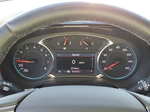 Used 2023 Chevrolet Traverse RS image 25