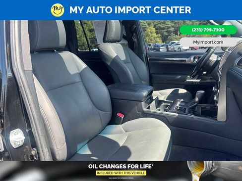 Used 2021 Lexus GX 460 Premium w/ Accessory Package AWD/4WD image 31