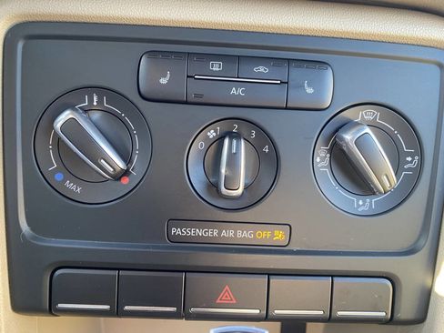 Used 2013 Volkswagen Beetle 2.0T image 32