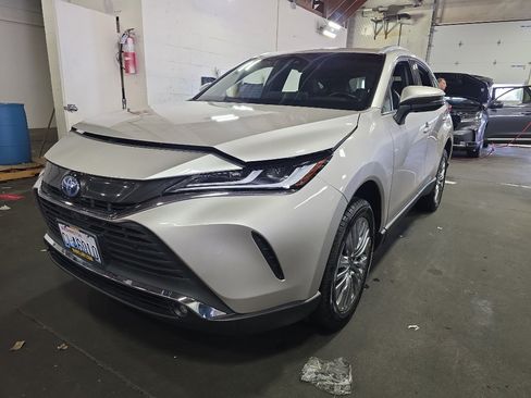 Used 2022 Toyota Venza Limited AWD/4WD image 1