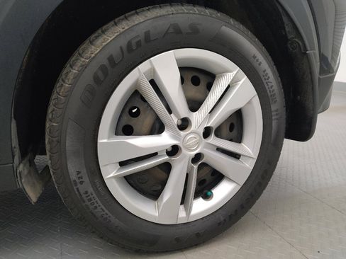 Used 2021 Nissan Kicks S image 31