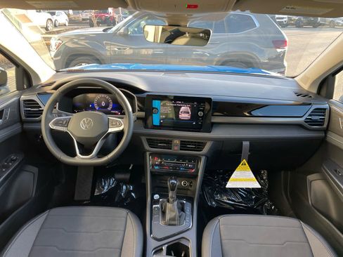 New 2026 Volkswagen Taos SE FWD image 28
