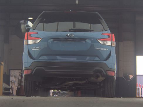 Used 2023 Subaru Forester Premium AWD/4WD image 8