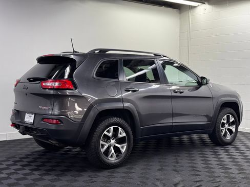 Used 2018 Jeep Cherokee Trailhawk AWD/4WD image 2