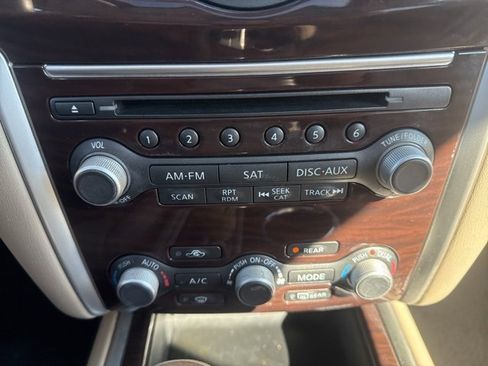 Used 2015 Nissan Pathfinder Platinum image 32