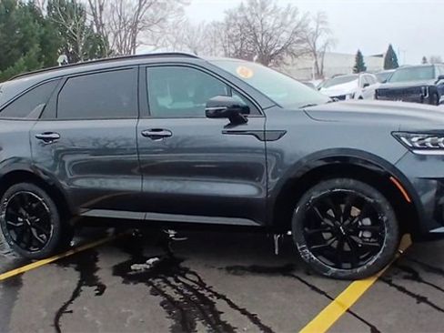 Certified 2023 Kia Sorento SX image 4