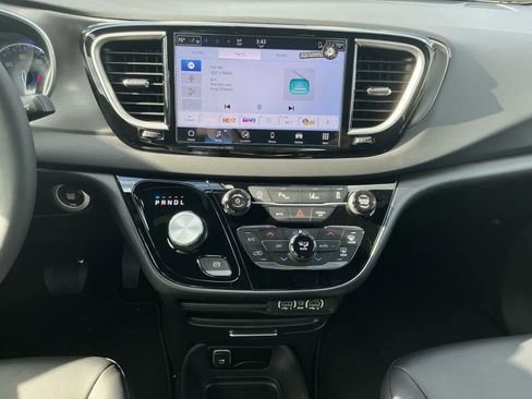 New 2025 Chrysler Voyager LX image 11