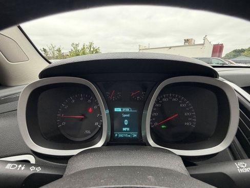 Used 2017 Chevrolet Equinox LT w/ Convenience Package FWD image 14