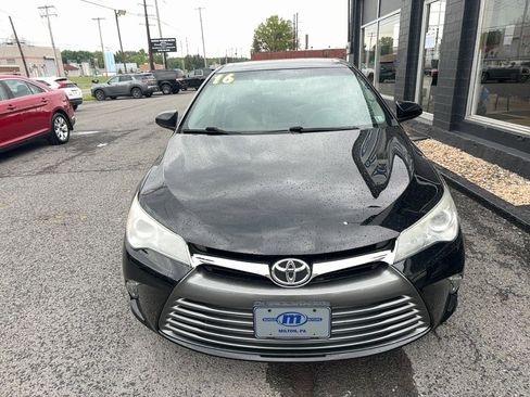 Used 2016 Toyota Camry XLE w/ Moonroof Package FWD image 2