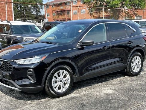 Used 2020 Ford Explorer XLT w/ Equipment Group 202A AWD/4WD image 11