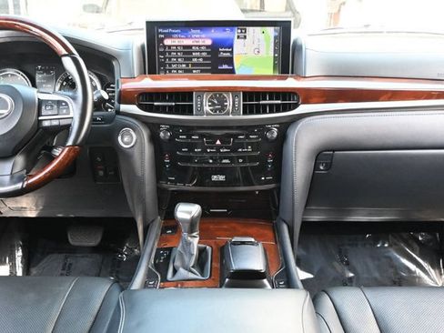 Used 2017 Lexus LX 570 4WD w/ Luxury Package image 11