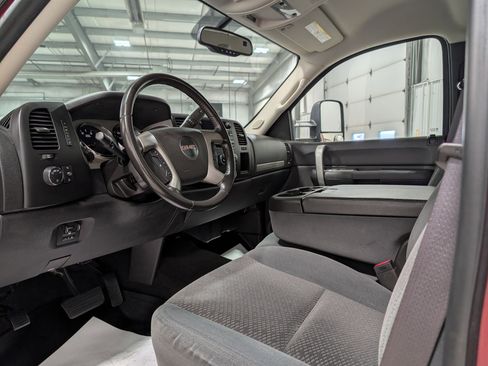 Used 2007 GMC Sierra 2500 SLE w/ Z71 Off-Road Package image 18