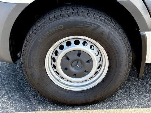 Used 2025 Mercedes-Benz Sprinter 2500 image 34