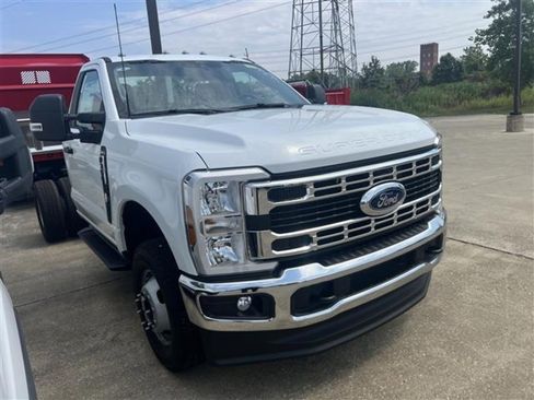 New 2025 Ford F350 XL w/ XL Chrome Package image 3