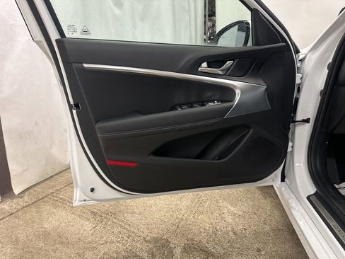 Used 2026 Genesis G70 2.5T image 9