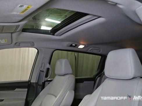 Used 2024 Honda Odyssey EX-L image 3