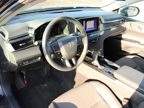 Used 2025 Toyota Camry LE FWD image 10
