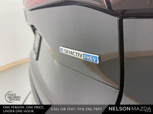 Used 2024 MAZDA CX-90 Plug-In Hybrid w/ Premium Pkg image 11