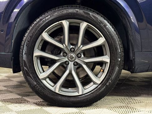 Used 2017 Volvo XC90 T6 Momentum w/ Vision Package image 2