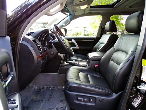 Used 2015 Toyota Land Cruiser AWD/4WD image 17